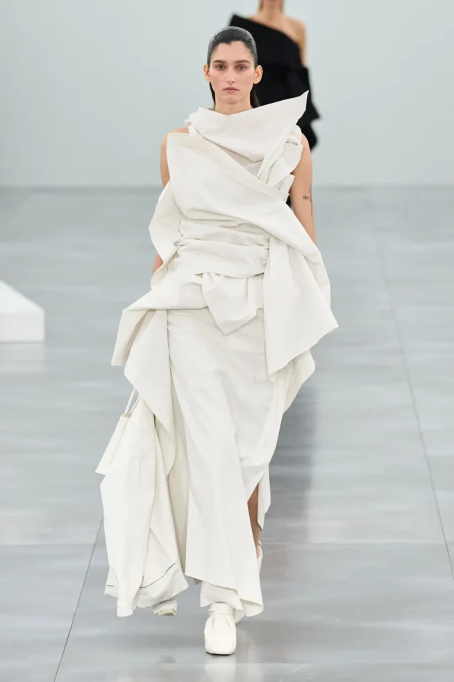 00034-issey-miyake-fall-2025-ready-to-wear-credit-gorunway