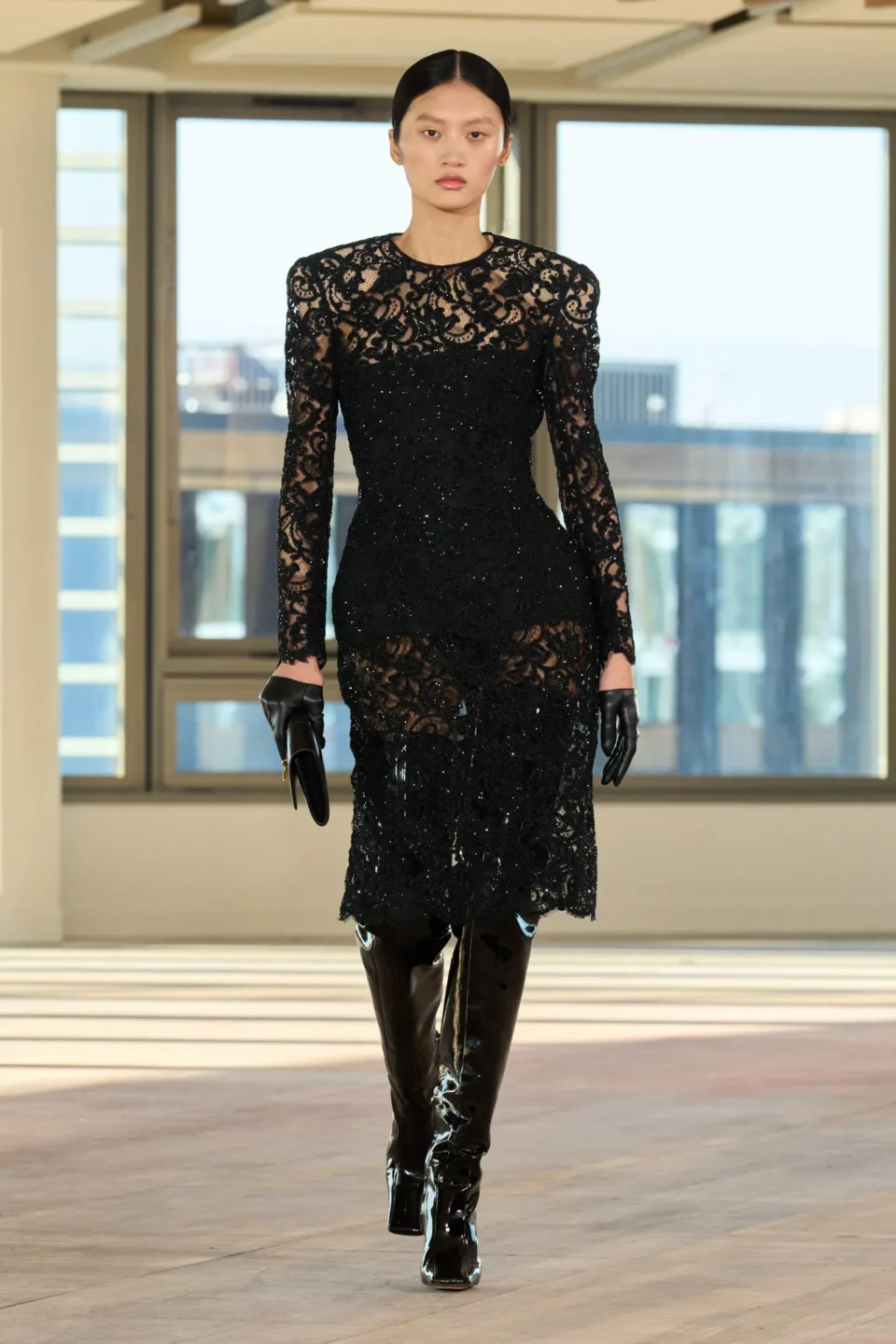 00034-stella-mccartney-fall-2025-ready-to-wear-credit-gorunway