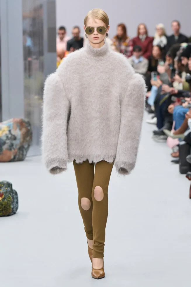 00035-acne-studios-fall-2025-ready-to-wear-credit-gorunway