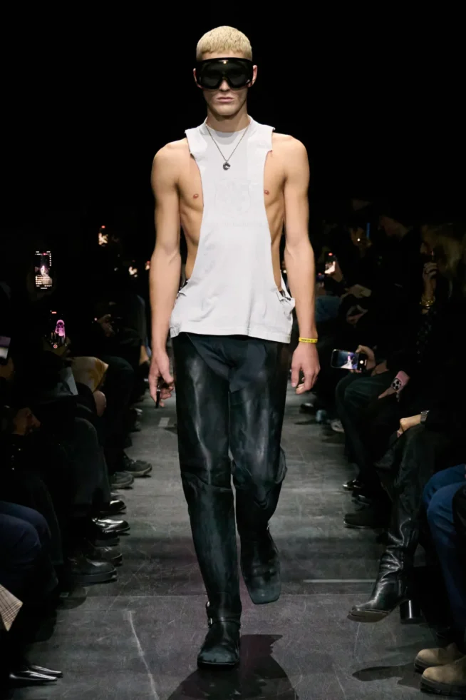 00035-balenciaga-fall-2025-ready-to-wear-credit-gorunway