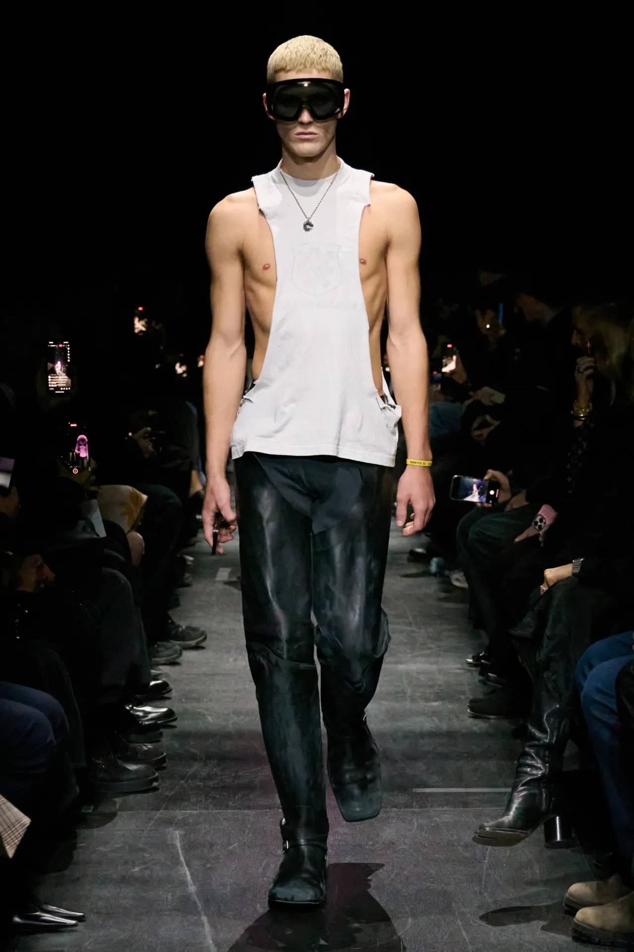 00035-balenciaga-fall-2025-ready-to-wear-credit-gorunway