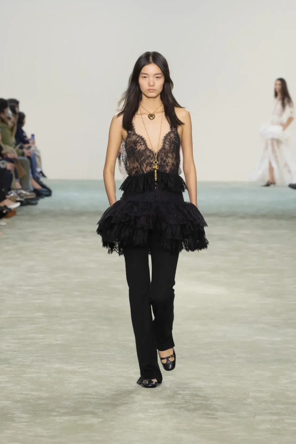 00035-chloe-fall-2025-ready-to-wear-credit-brand