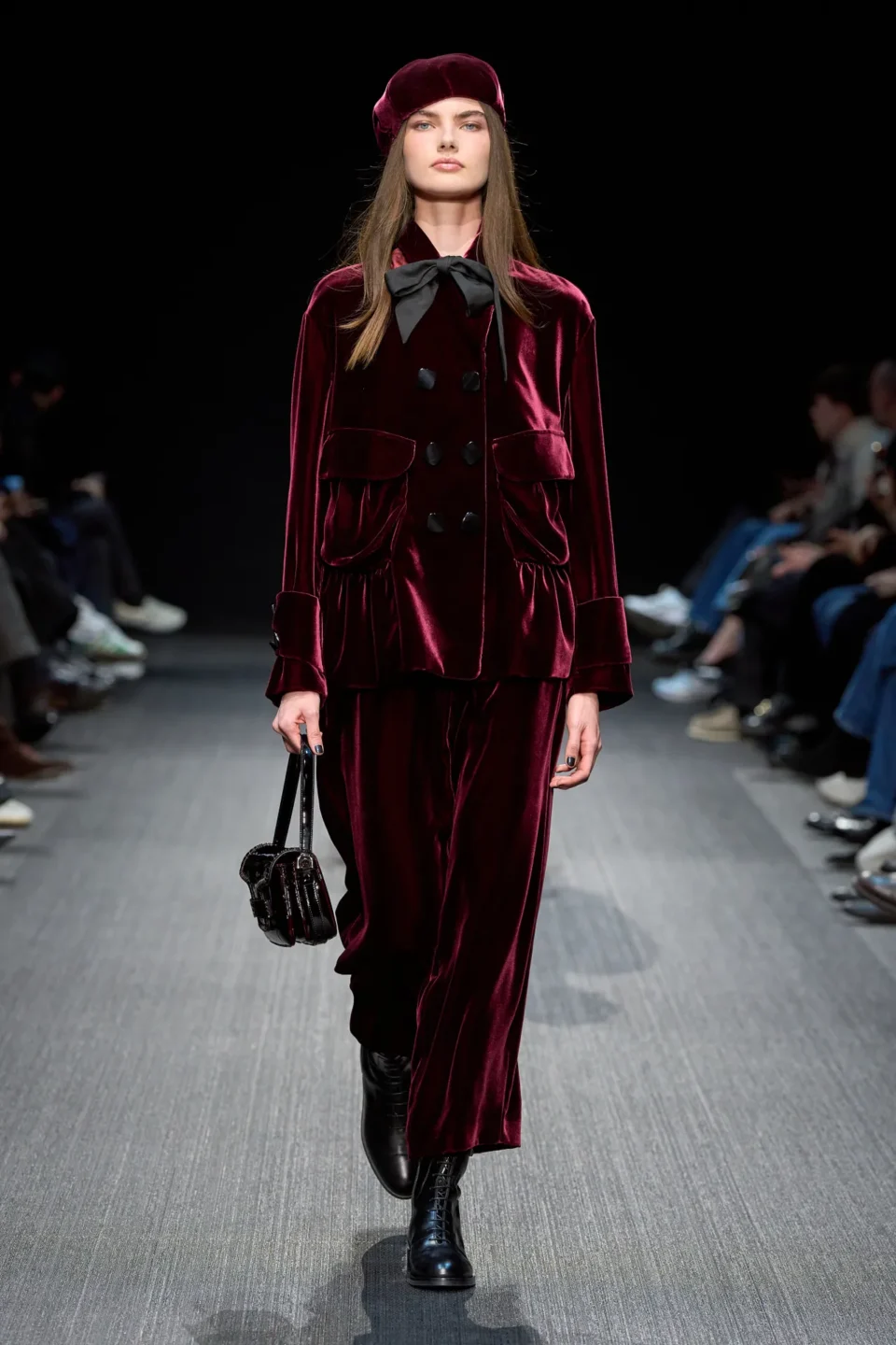 00035-emporio-armani-fall-2025-ready-to-wear-credit-gorunway