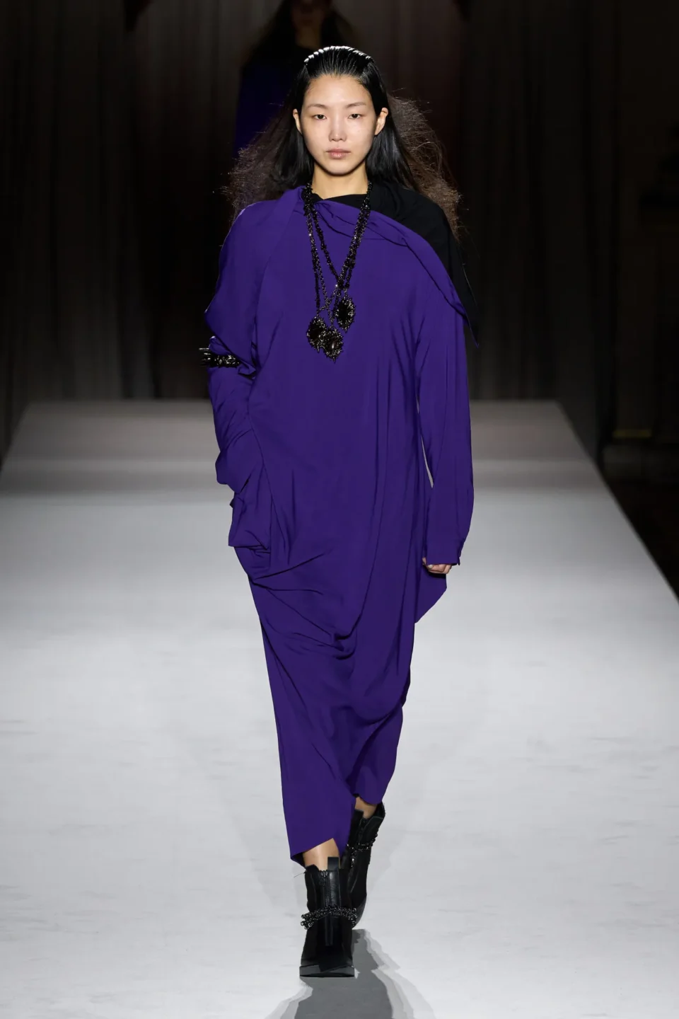 00035-yohji-yamamoto-fall-2025-ready-to-wear-credit-gorunway