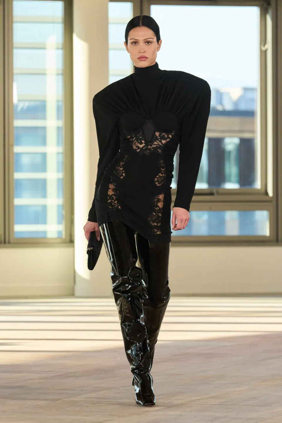 00036-stella-mccartney-fall-2025-ready-to-wear-credit-gorunway