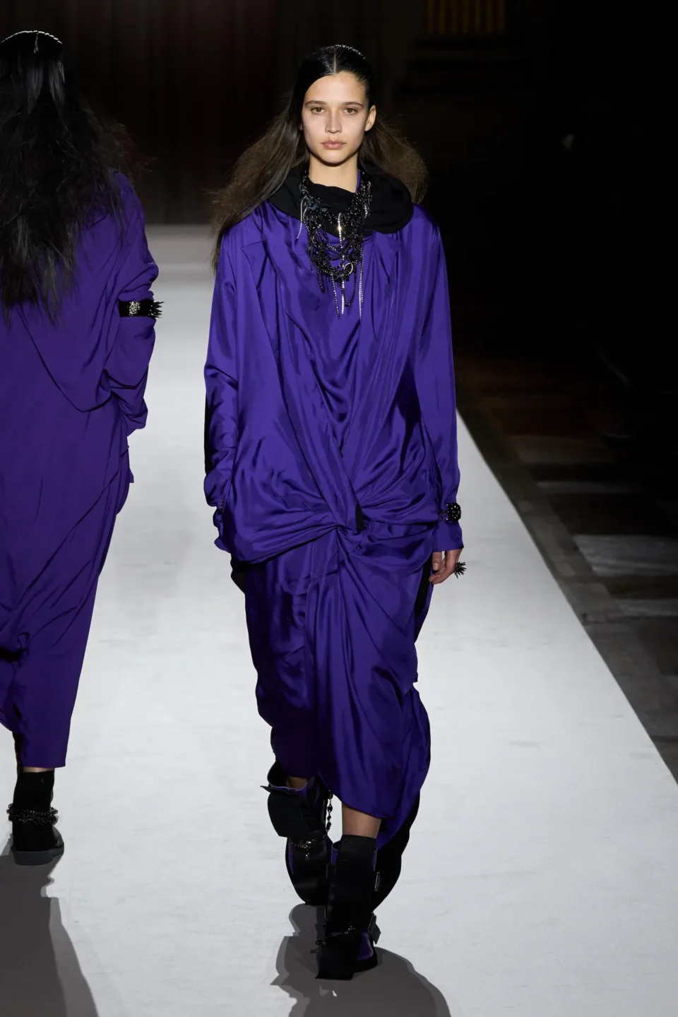 00036-yohji-yamamoto-fall-2025-ready-to-wear-credit-gorunway
