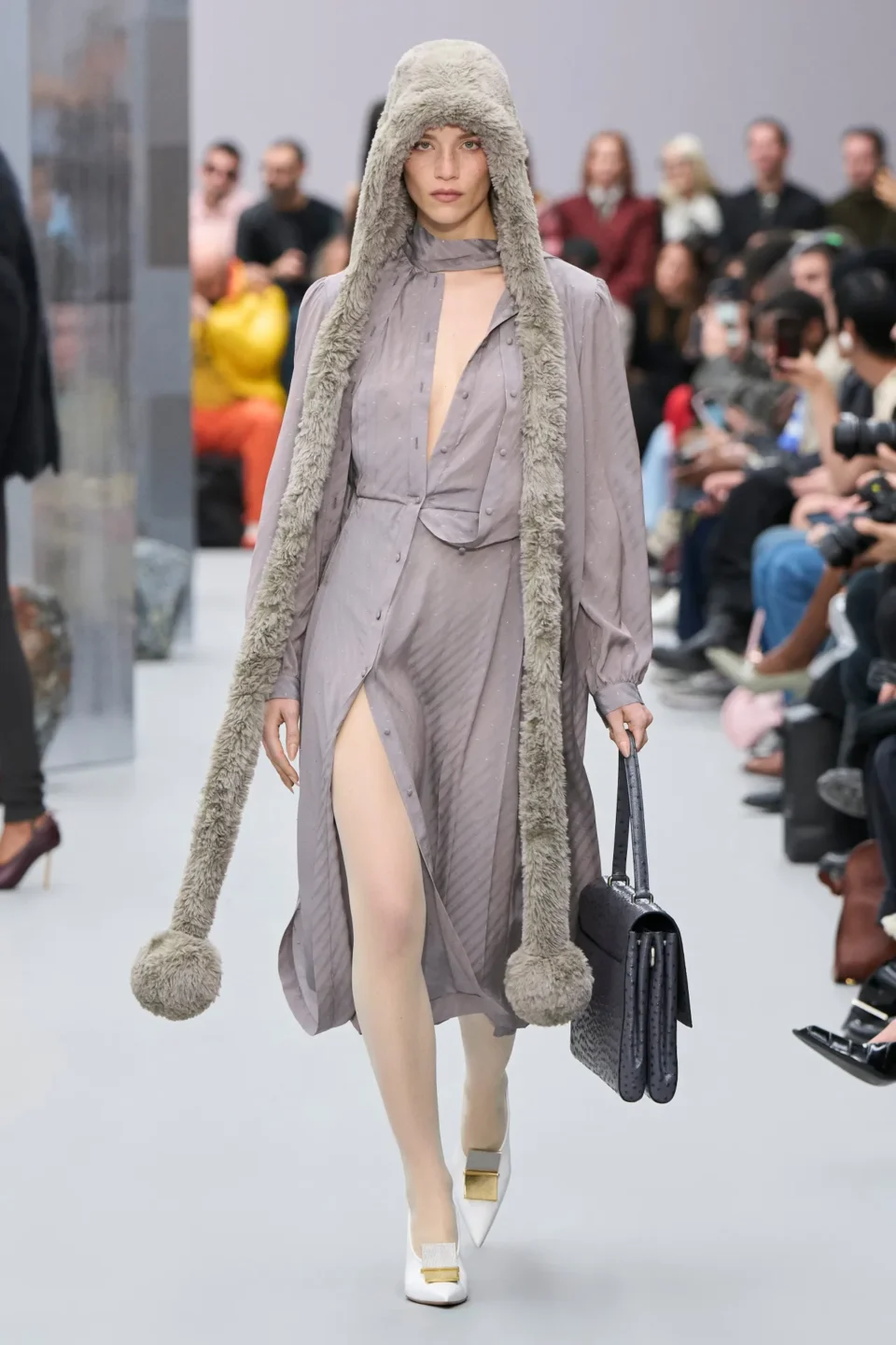 00037-acne-studios-fall-2025-ready-to-wear-credit-gorunway