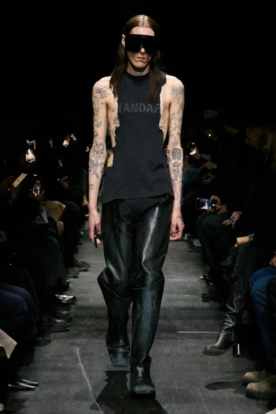 00037-balenciaga-fall-2025-ready-to-wear-credit-gorunway