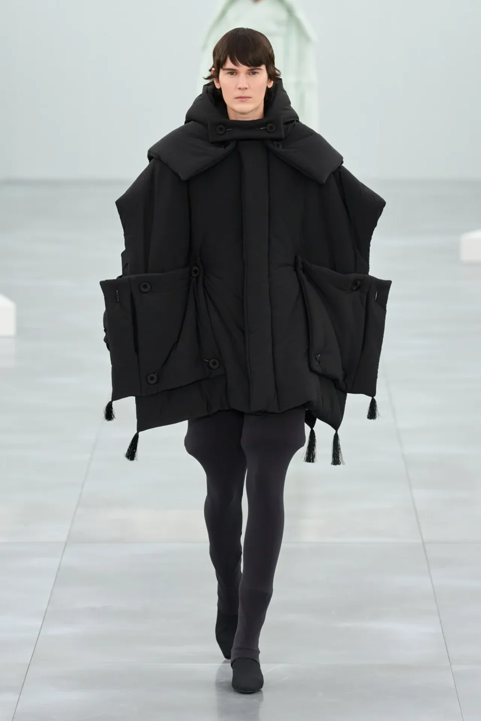 00037-issey-miyake-fall-2025-ready-to-wear-credit-gorunway