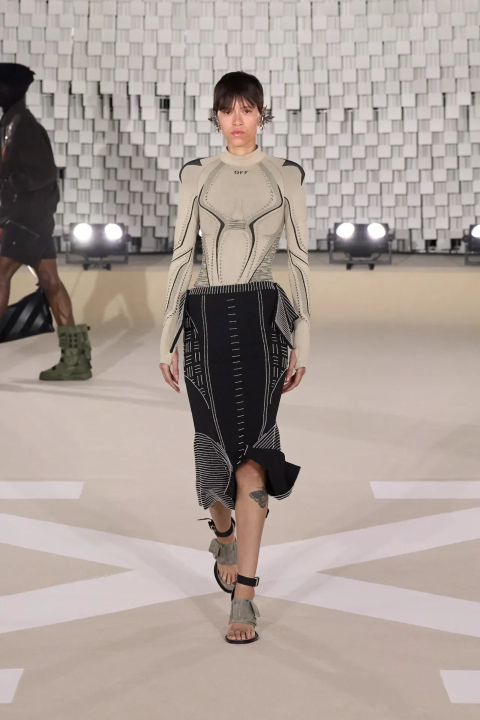 00037-off-white-fall-2025-ready-to-wear-credit-gorunway