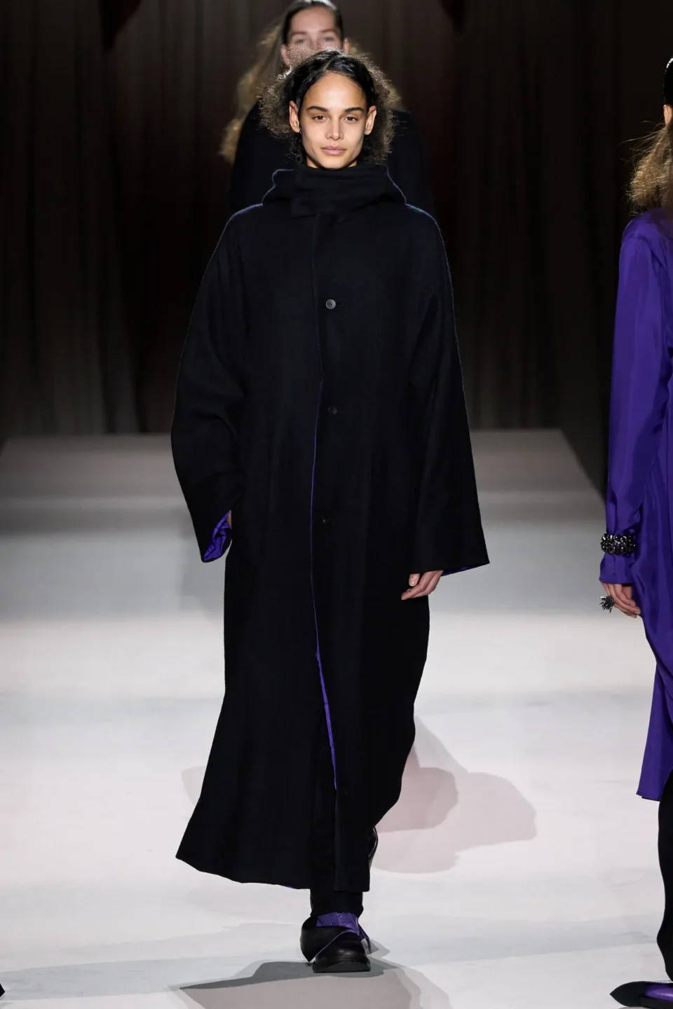 00037-yohji-yamamoto-fall-2025-ready-to-wear-credit-gorunway