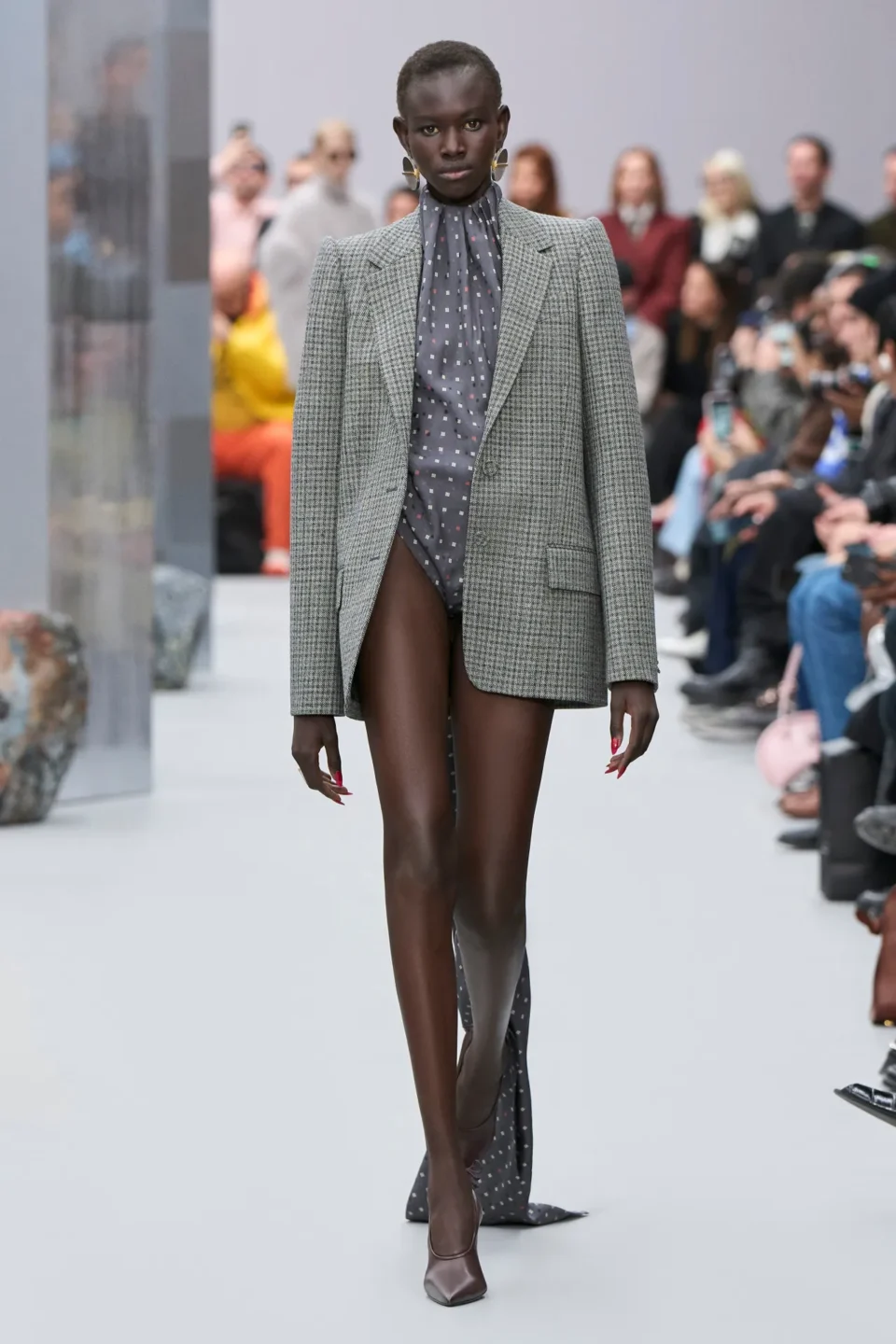 00038-acne-studios-fall-2025-ready-to-wear-credit-gorunway