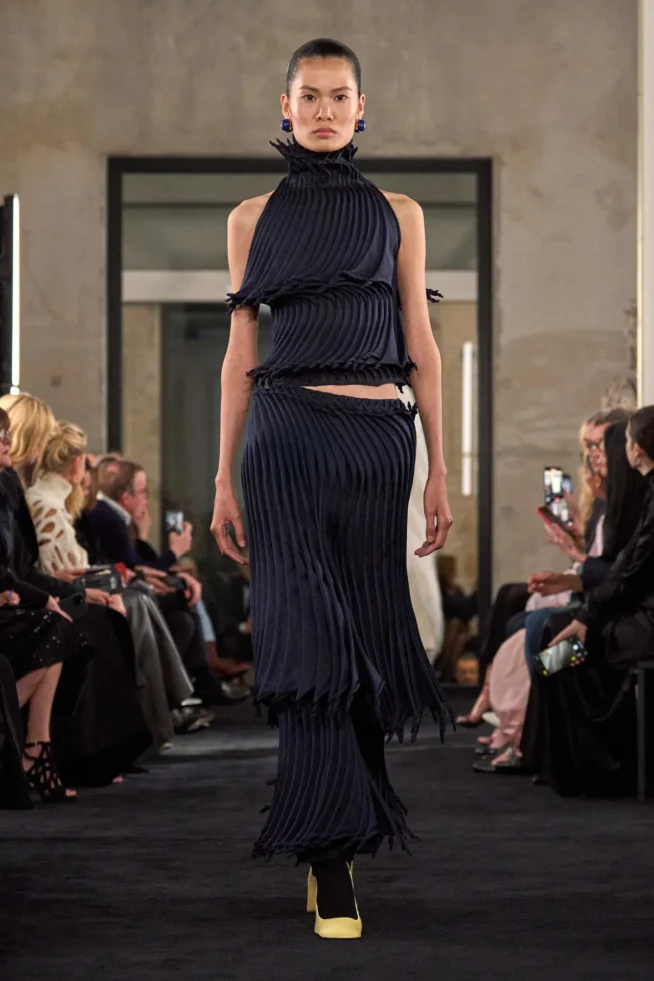 00038-alaia-fall-2025-ready-to-wear-credit-brand