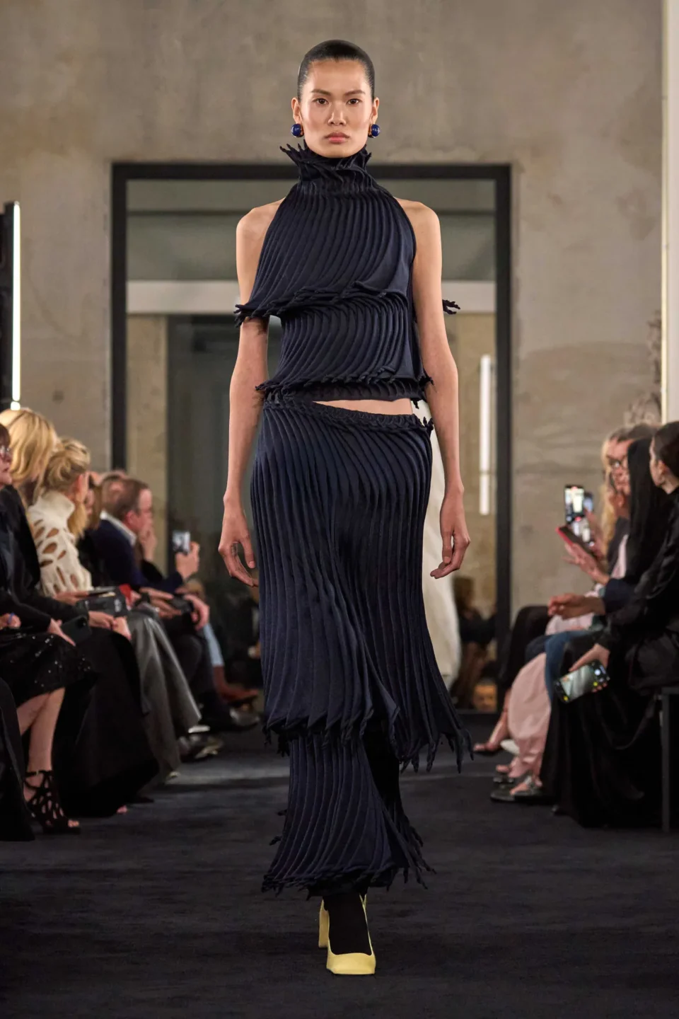 00038-alaia-fall-2025-ready-to-wear-credit-brand