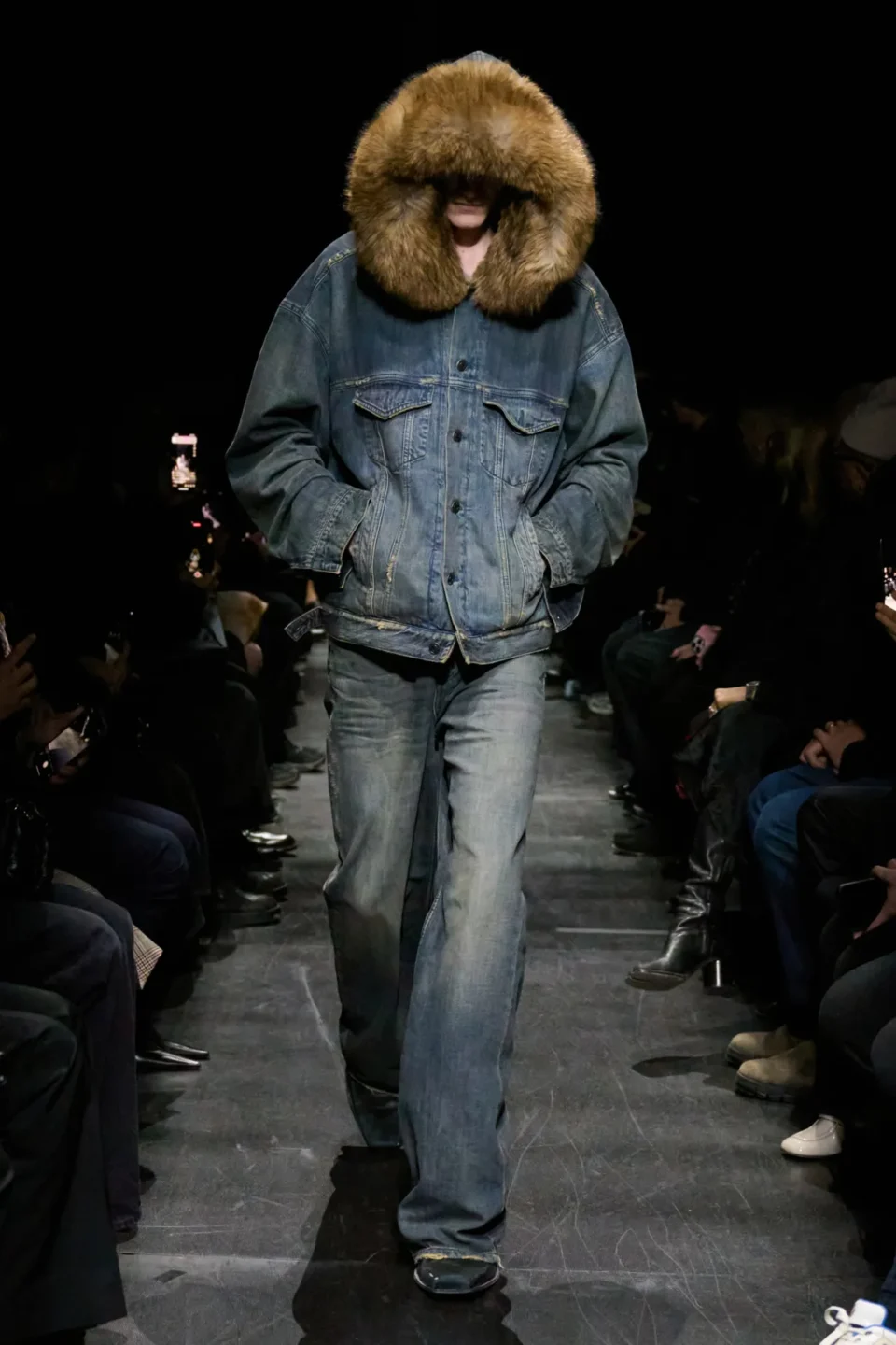 00038-balenciaga-fall-2025-ready-to-wear-credit-gorunway