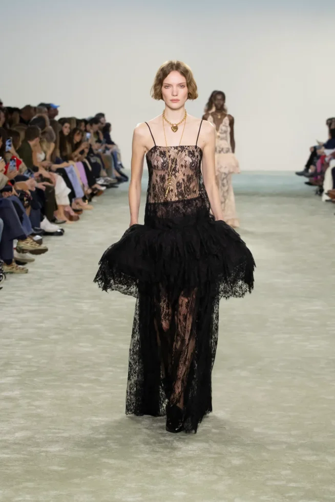 00038-chloe-fall-2025-ready-to-wear-credit-brand