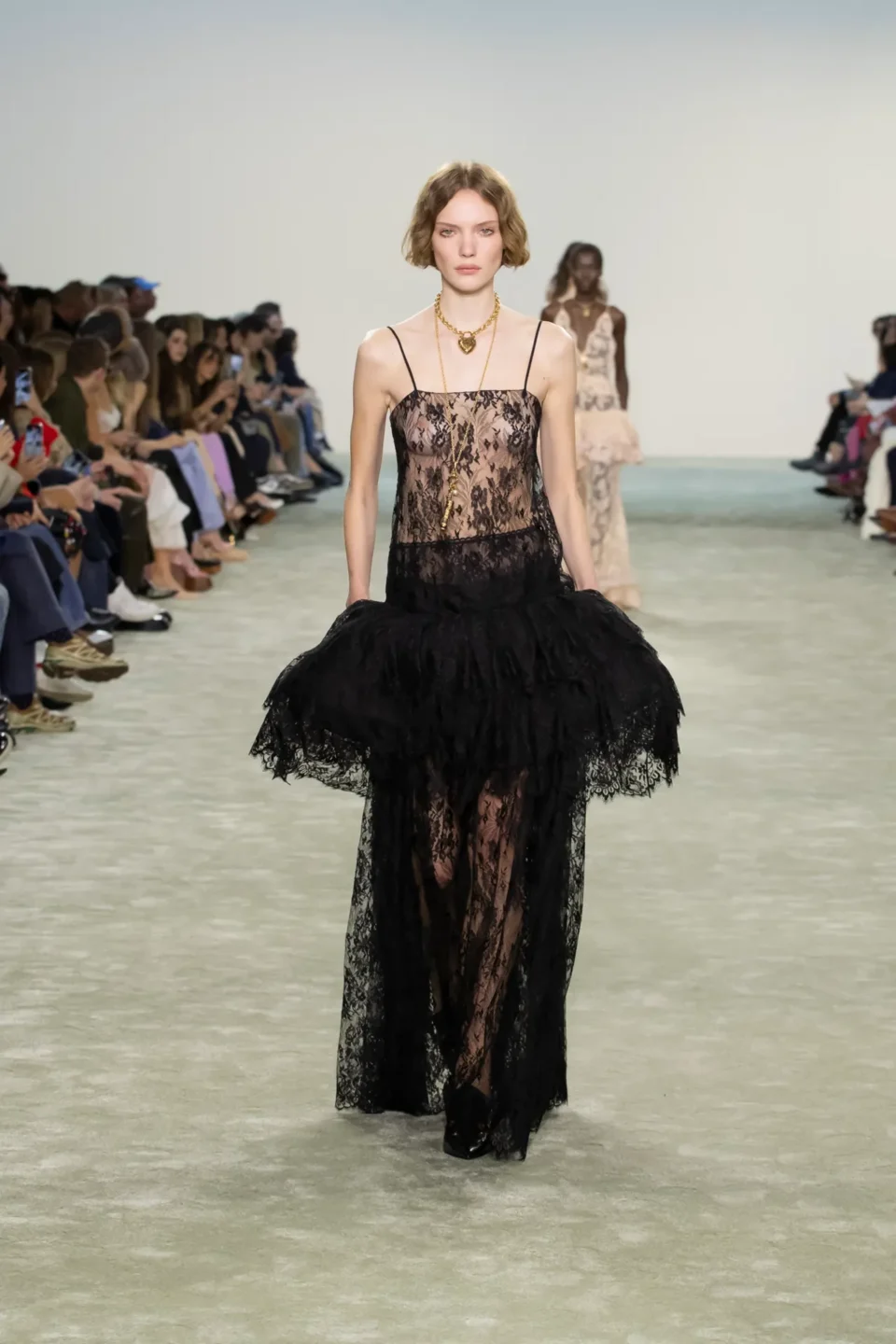 00038-chloe-fall-2025-ready-to-wear-credit-brand
