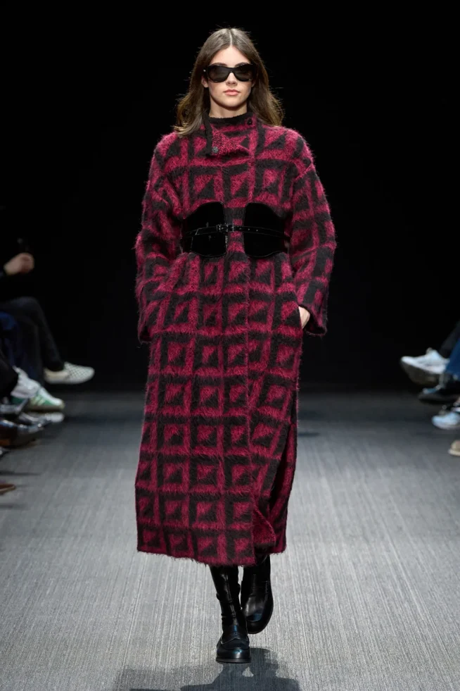 00038-emporio-armani-fall-2025-ready-to-wear-credit-gorunway