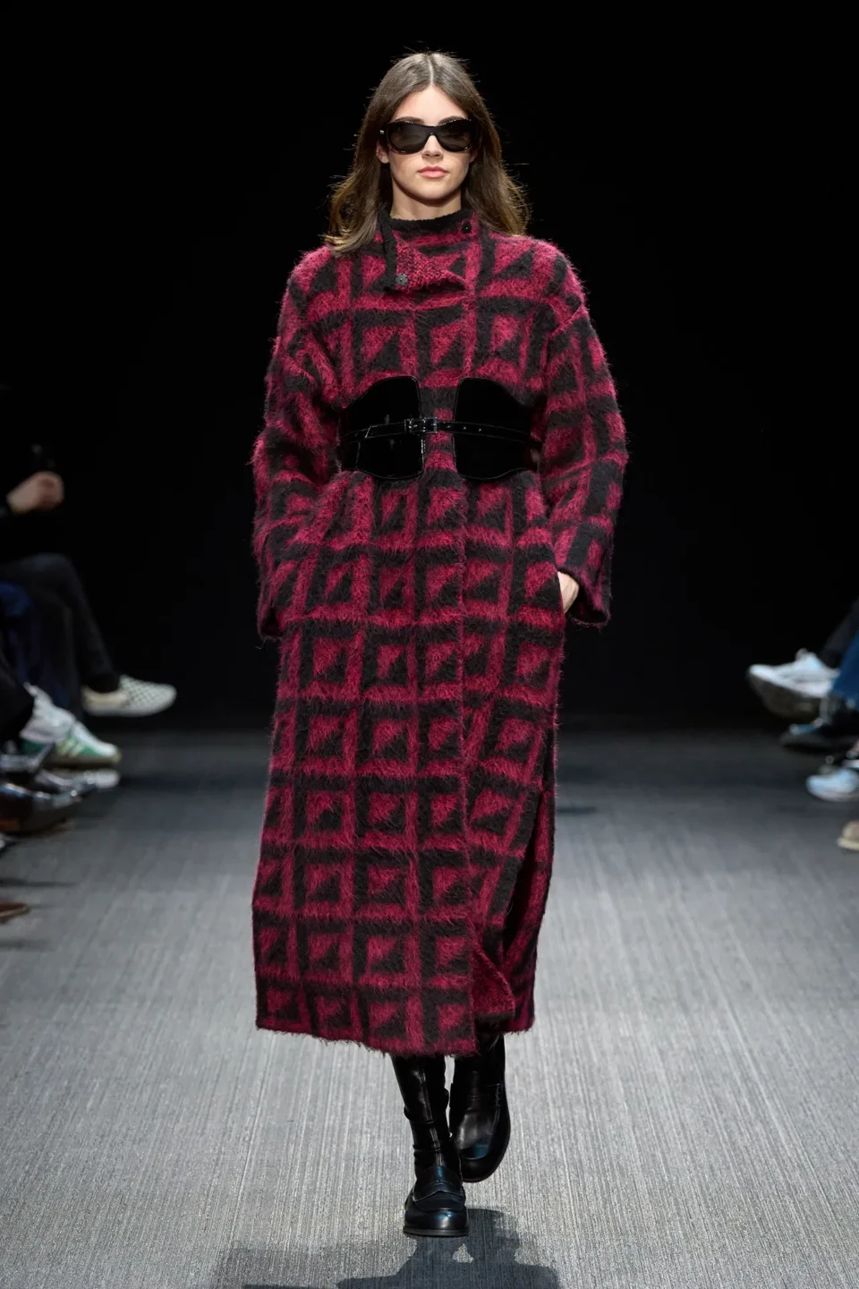 00038-emporio-armani-fall-2025-ready-to-wear-credit-gorunway