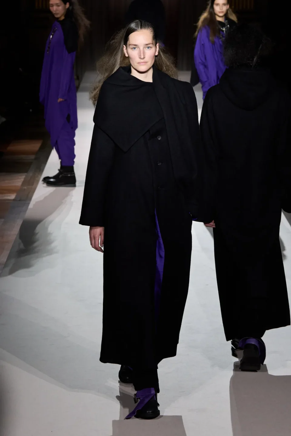 00038-yohji-yamamoto-fall-2025-ready-to-wear-credit-gorunway