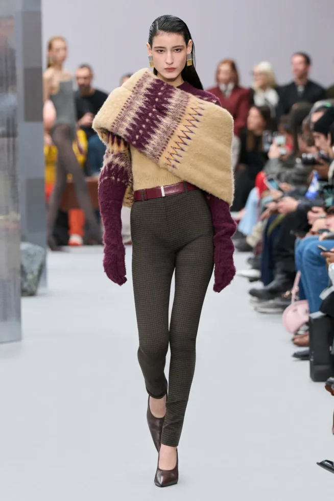 00039-acne-studios-fall-2025-ready-to-wear-credit-gorunway