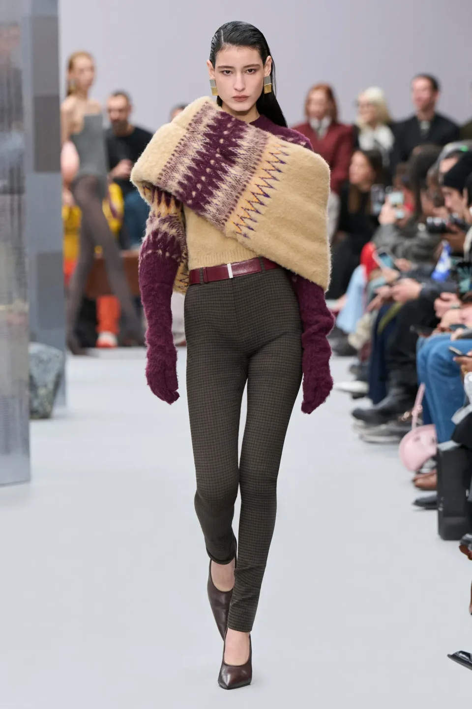 00039-acne-studios-fall-2025-ready-to-wear-credit-gorunway