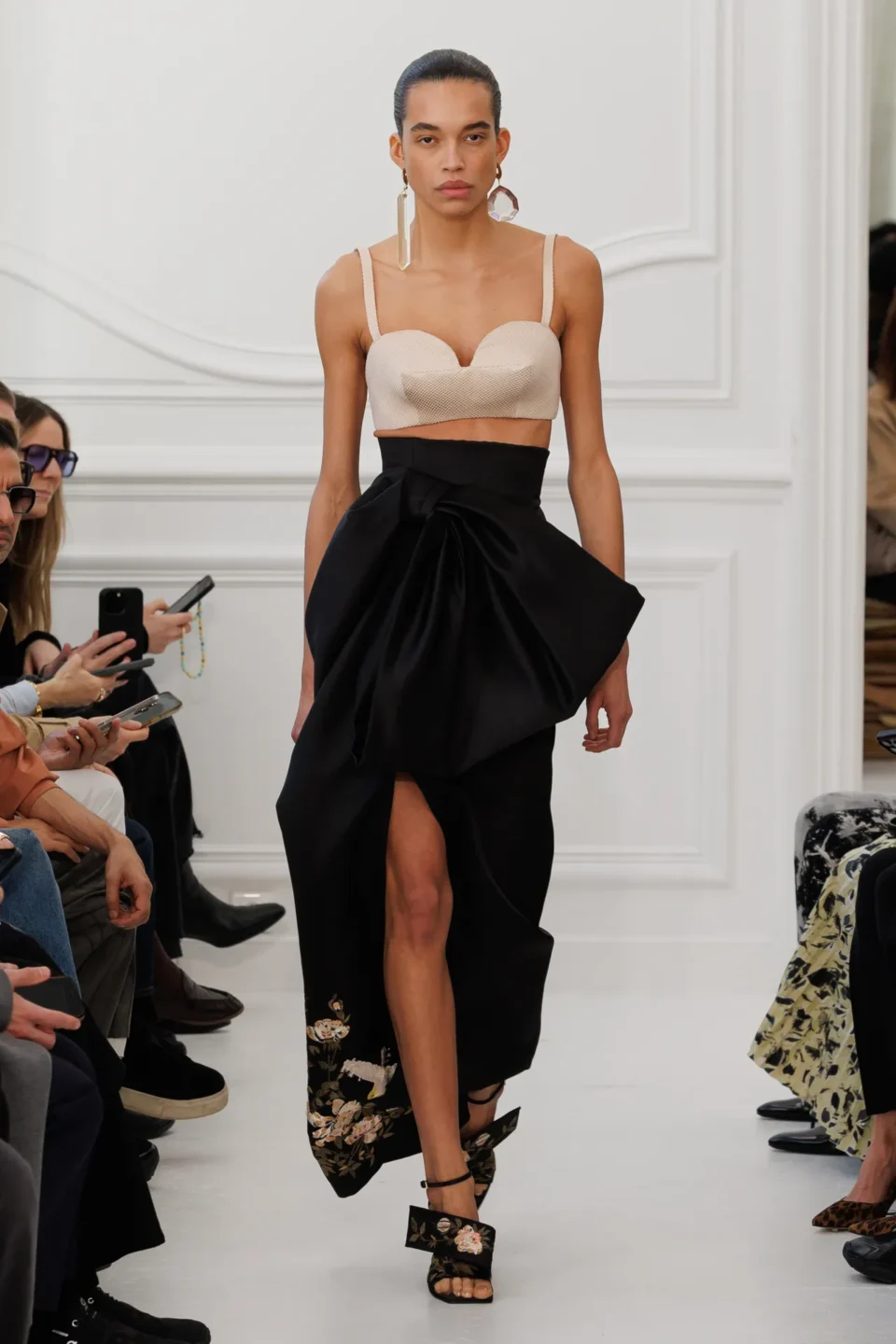 00039-givenchy-fall-2025-ready-to-wear-credit-brand