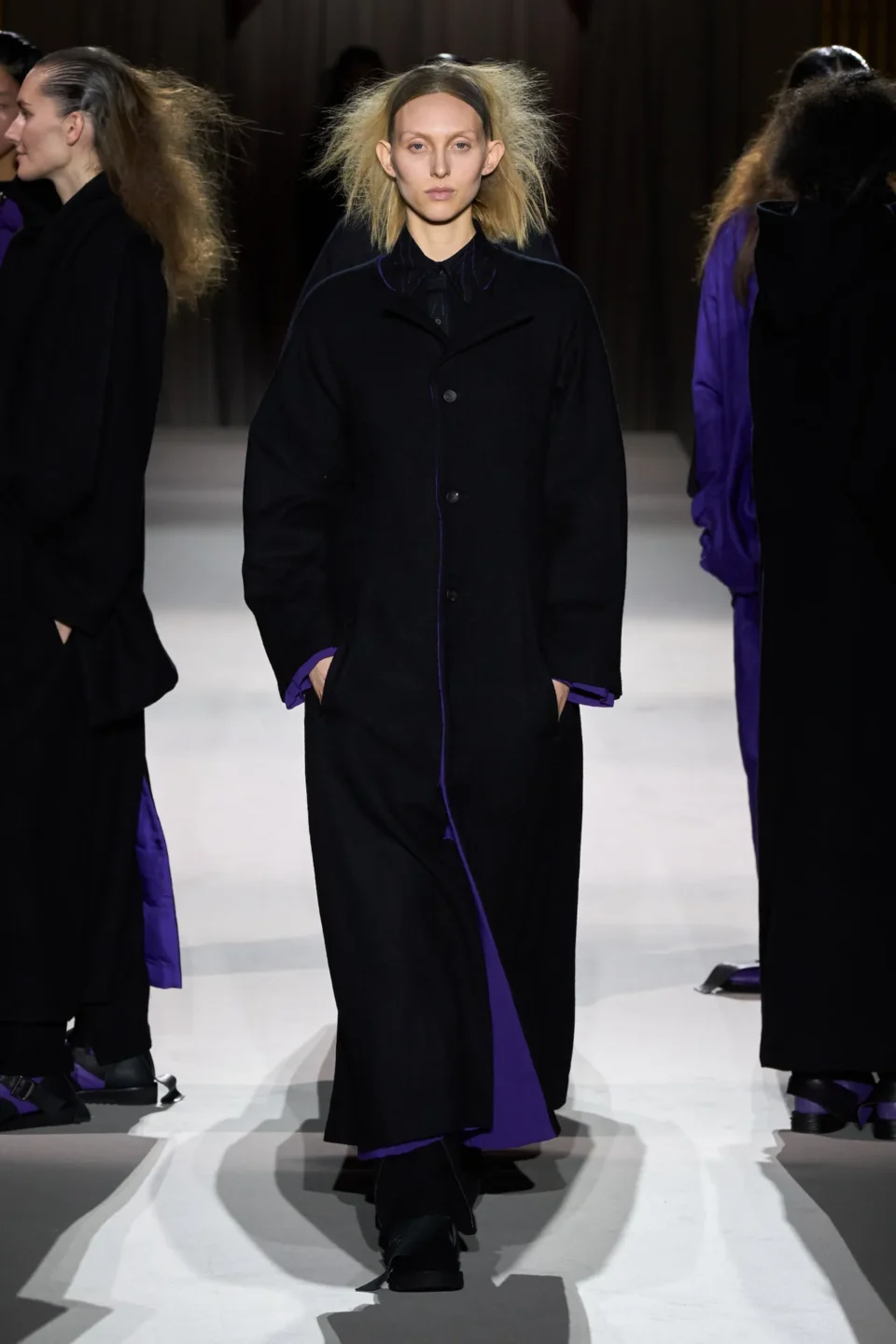 00039-yohji-yamamoto-fall-2025-ready-to-wear-credit-gorunway