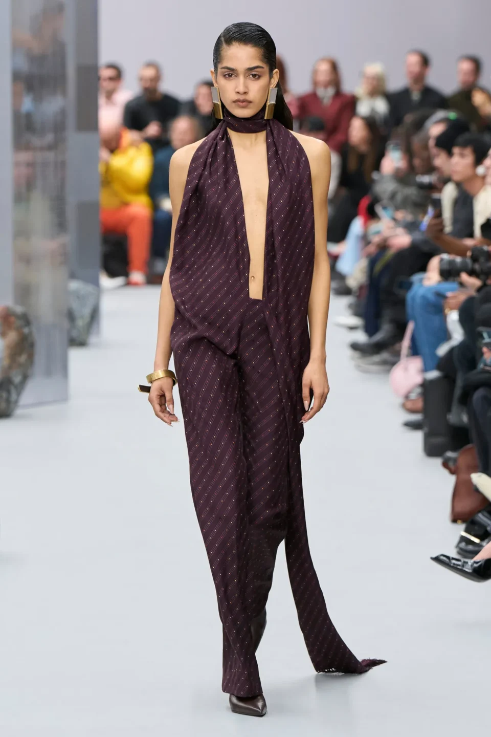00040-acne-studios-fall-2025-ready-to-wear-credit-gorunway