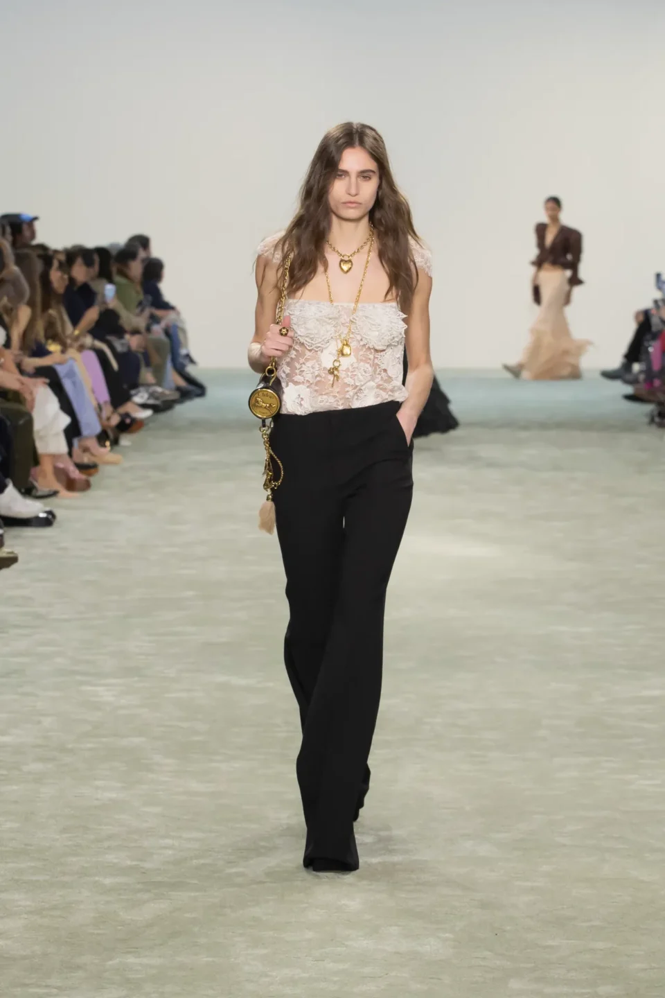 00040-chloe-fall-2025-ready-to-wear-credit-brand