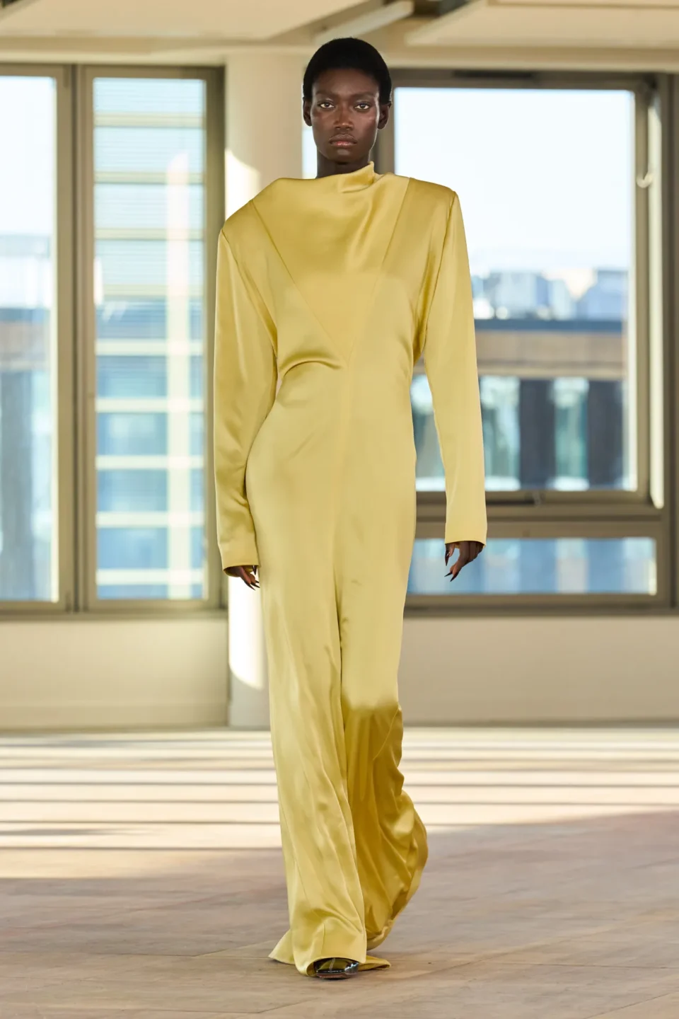 00040-stella-mccartney-fall-2025-ready-to-wear-credit-gorunway