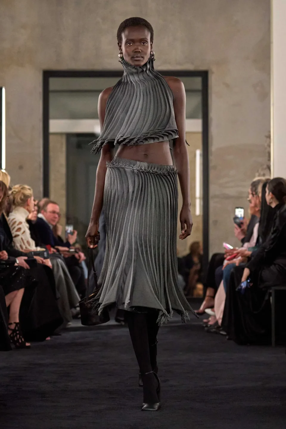 00041-alaia-fall-2025-ready-to-wear-credit-brand