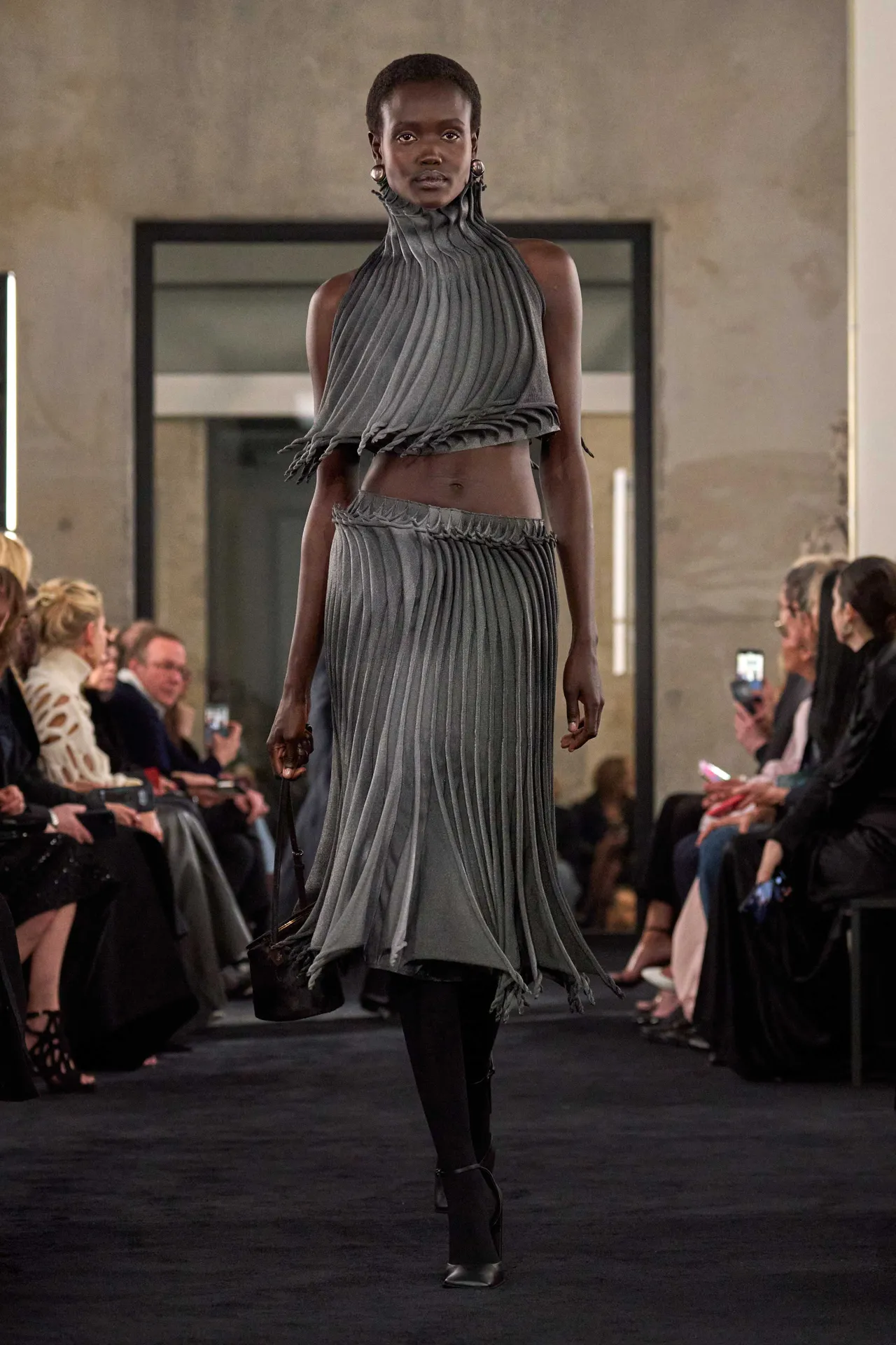 00041-alaia-fall-2025-ready-to-wear-credit-brand