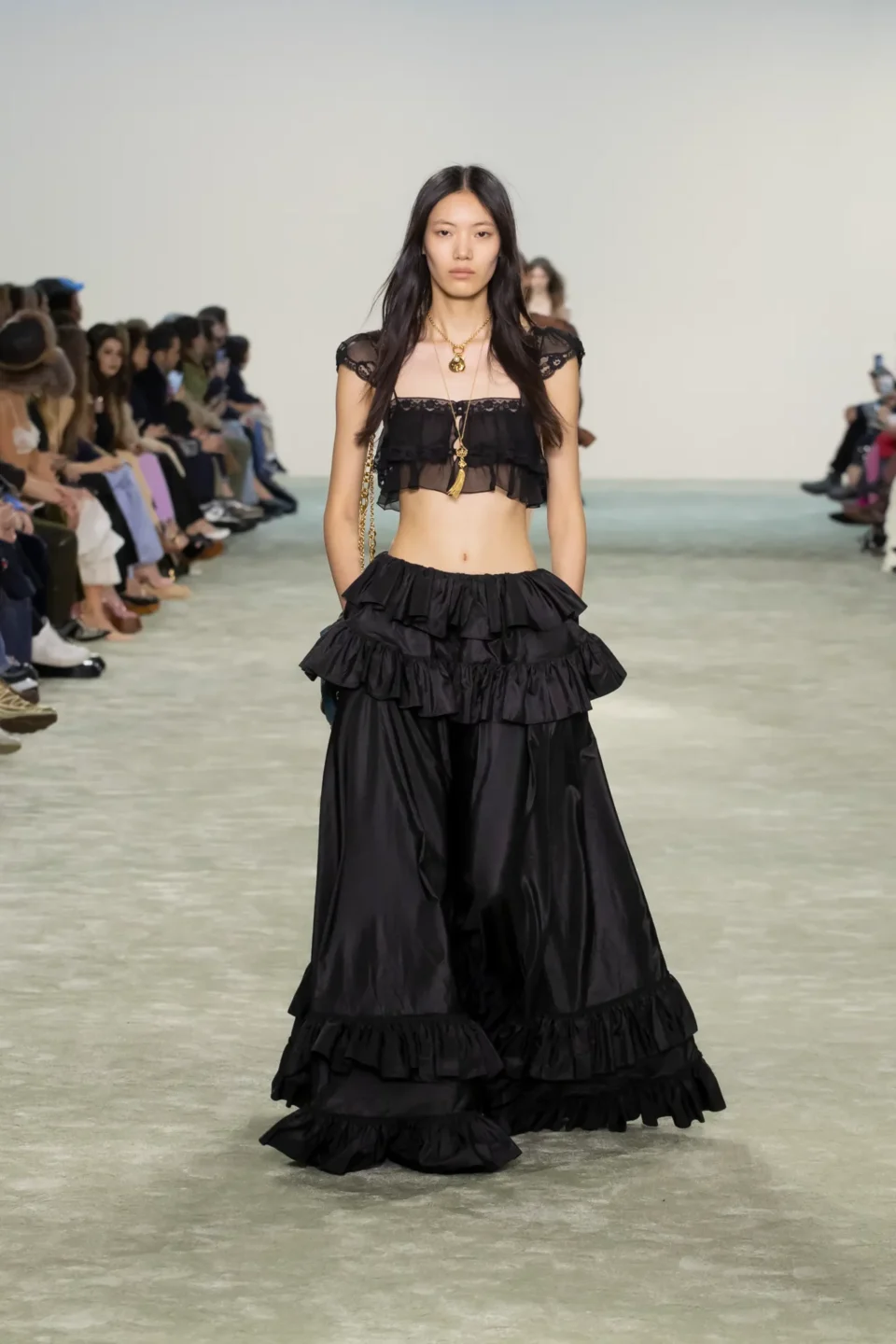 00041-chloe-fall-2025-ready-to-wear-credit-brand