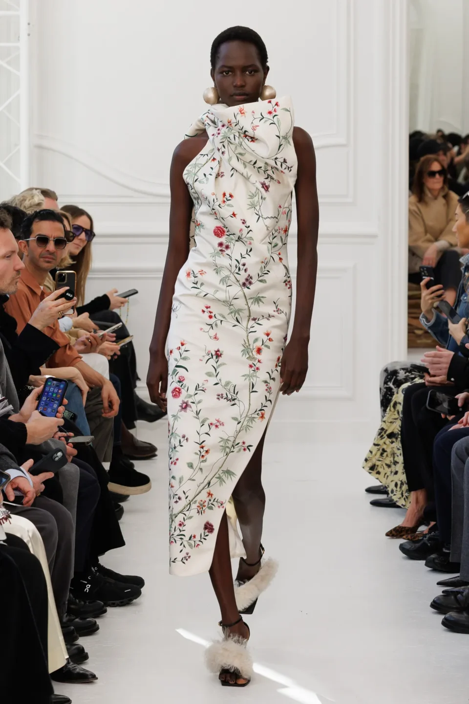 00041-givenchy-fall-2025-ready-to-wear-credit-brand