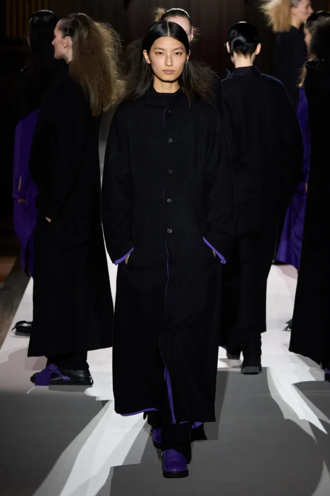 00041-yohji-yamamoto-fall-2025-ready-to-wear-credit-gorunway