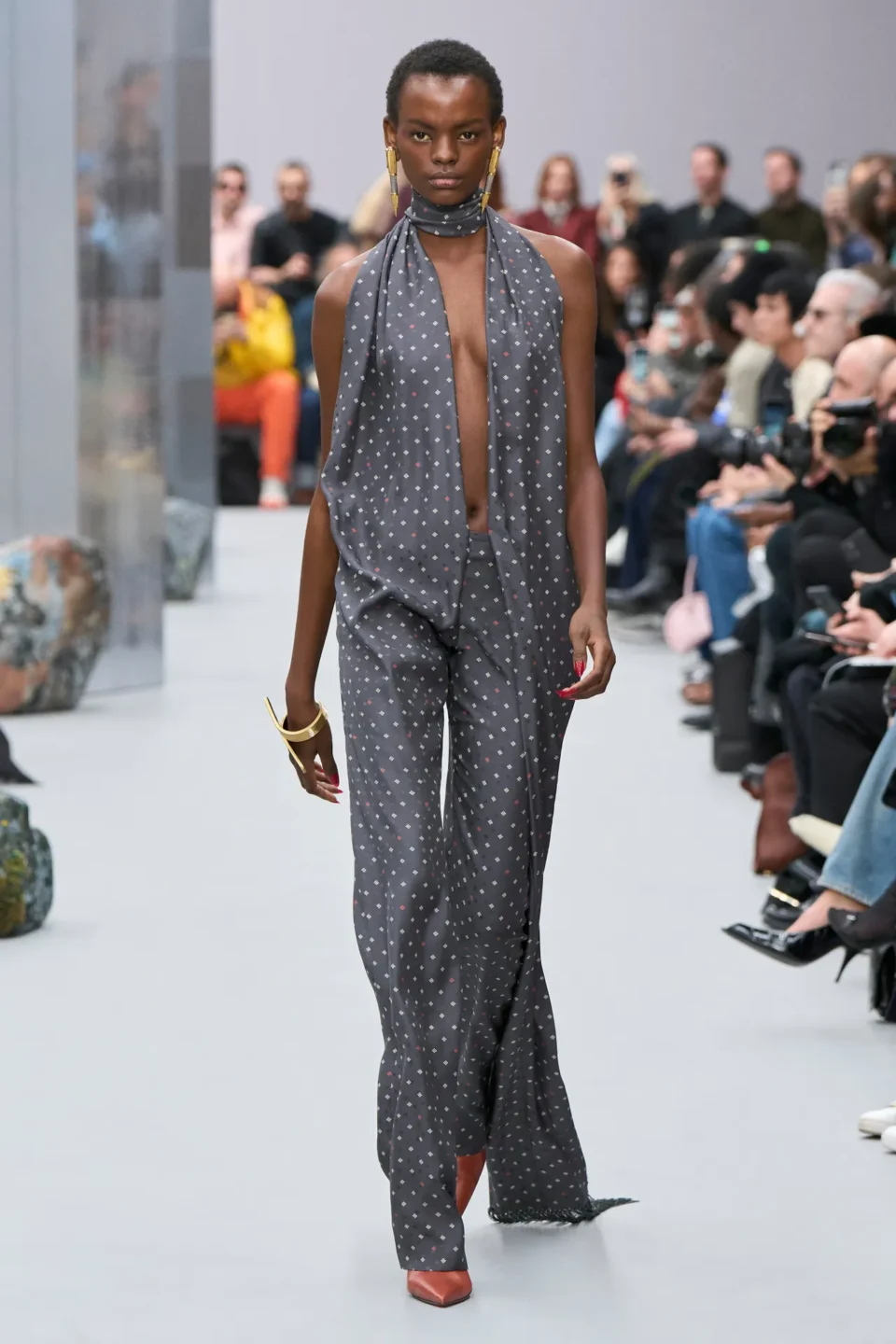 00042-acne-studios-fall-2025-ready-to-wear-credit-gorunway