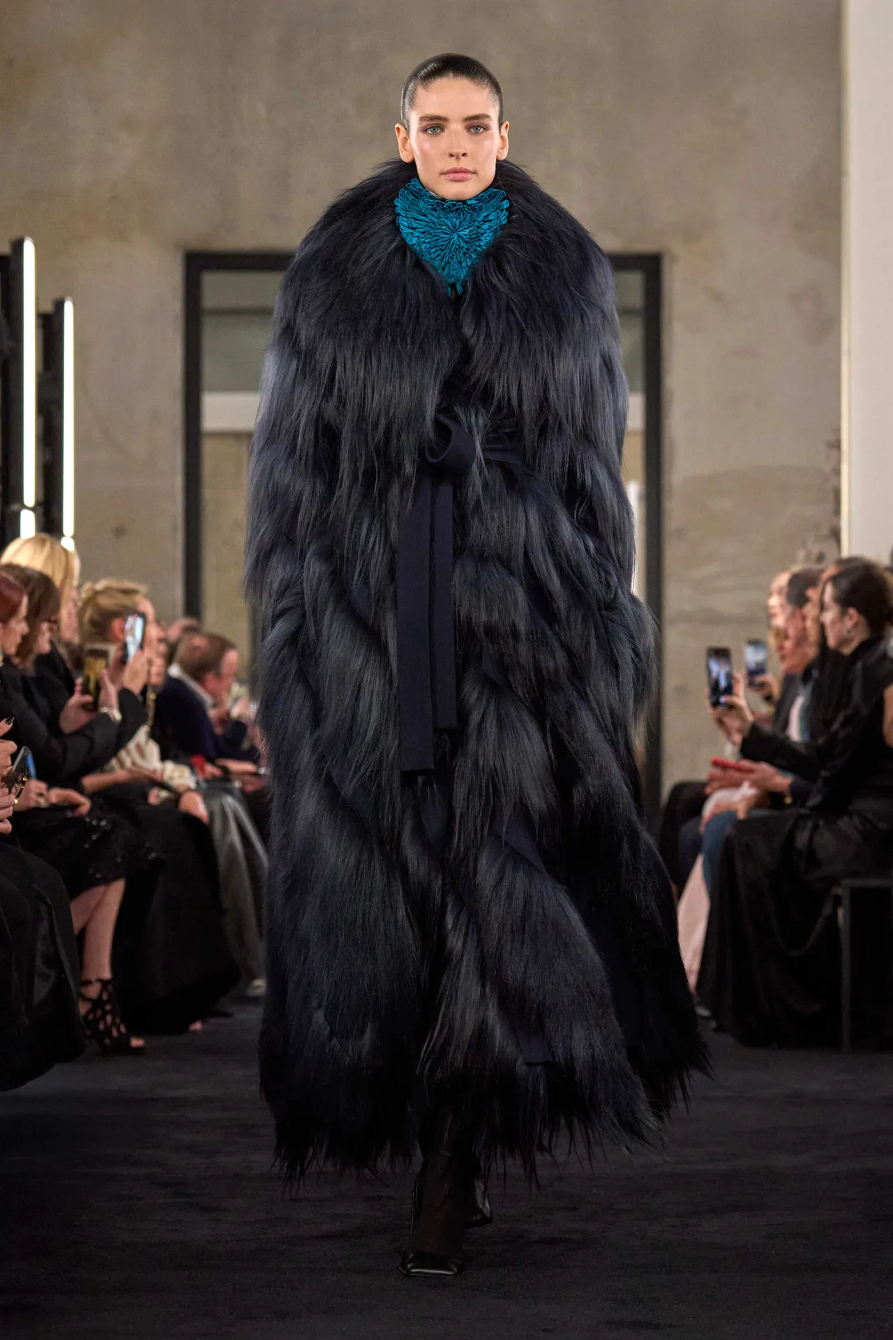 00042-alaia-fall-2025-ready-to-wear-credit-brand