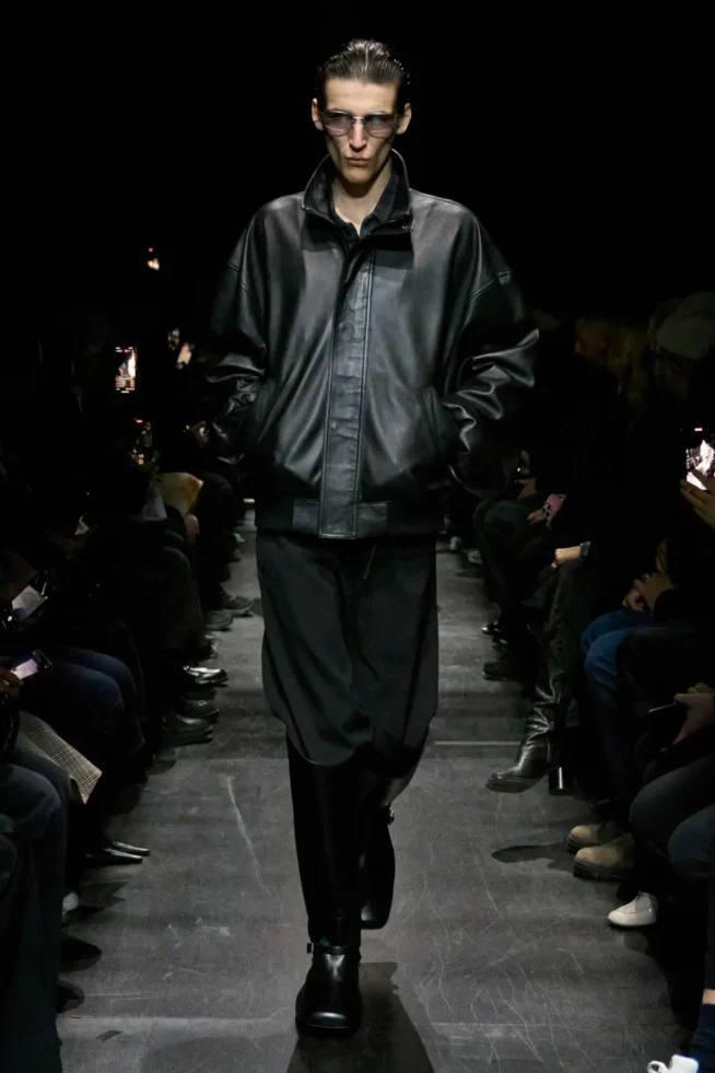 00042-balenciaga-fall-2025-ready-to-wear-credit-gorunway