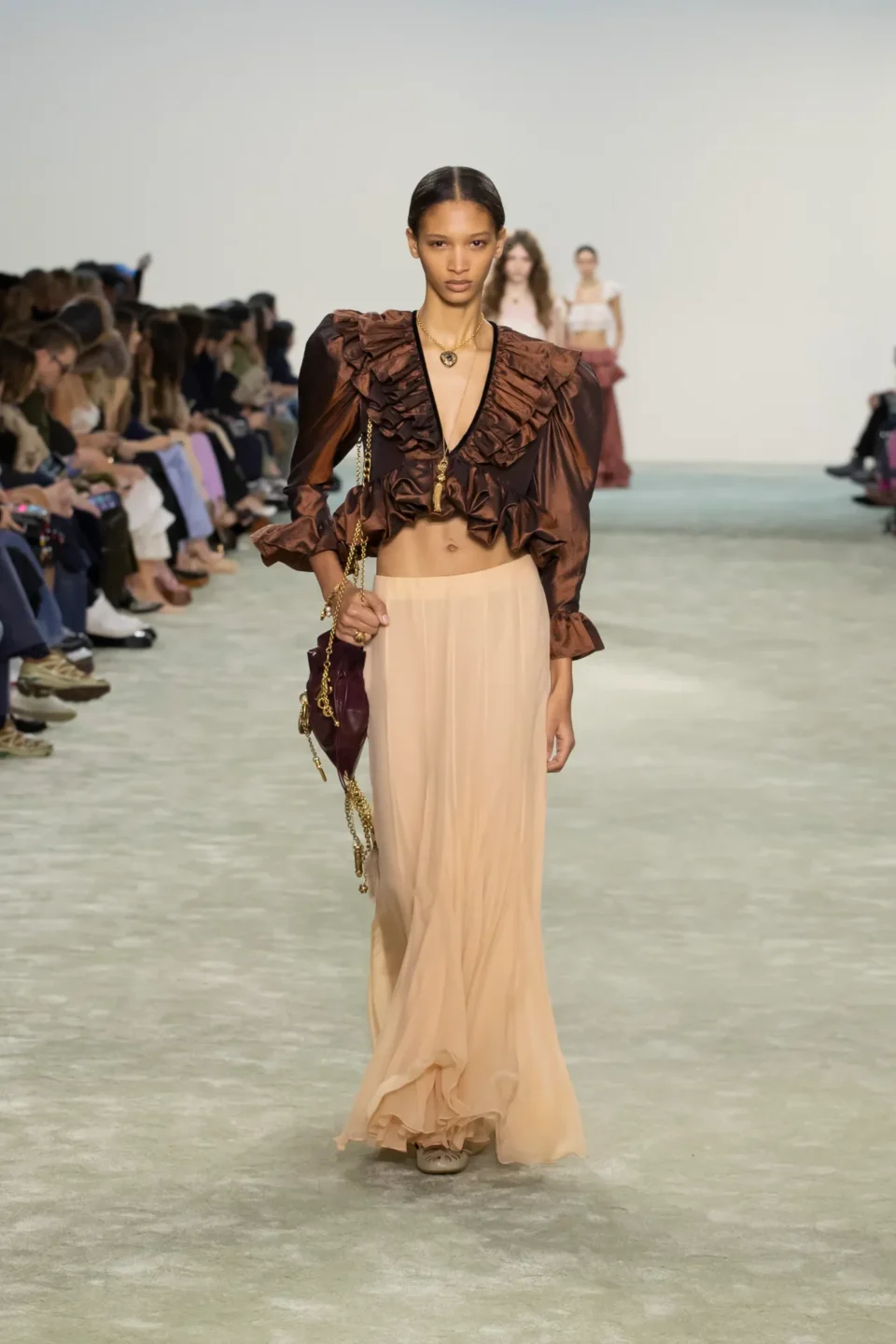 00042-chloe-fall-2025-ready-to-wear-credit-brand