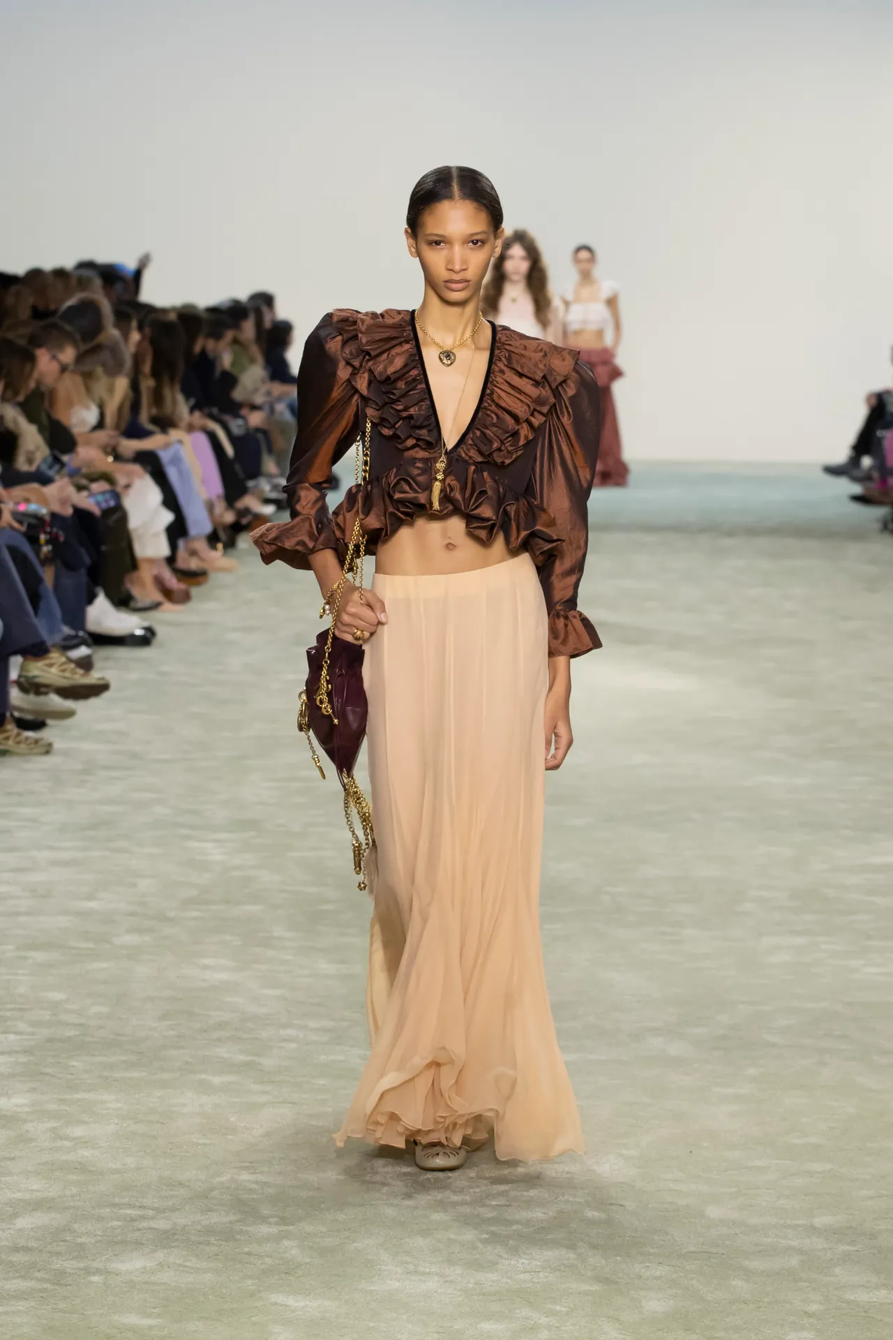 00042-chloe-fall-2025-ready-to-wear-credit-brand