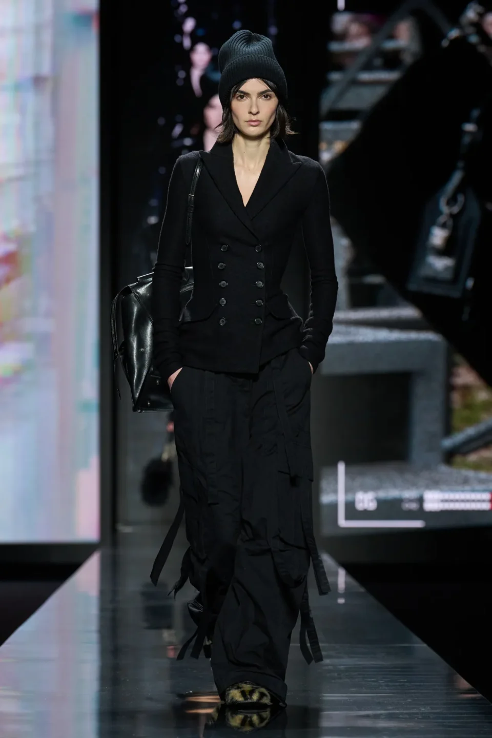 00042-dolce-and-gabbana-fall-2025-ready-to-wear-credit-gorunway