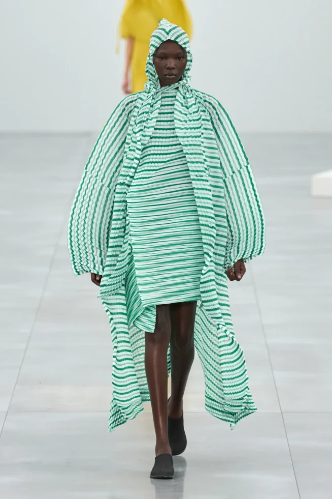 00042-issey-miyake-fall-2025-ready-to-wear-credit-gorunway