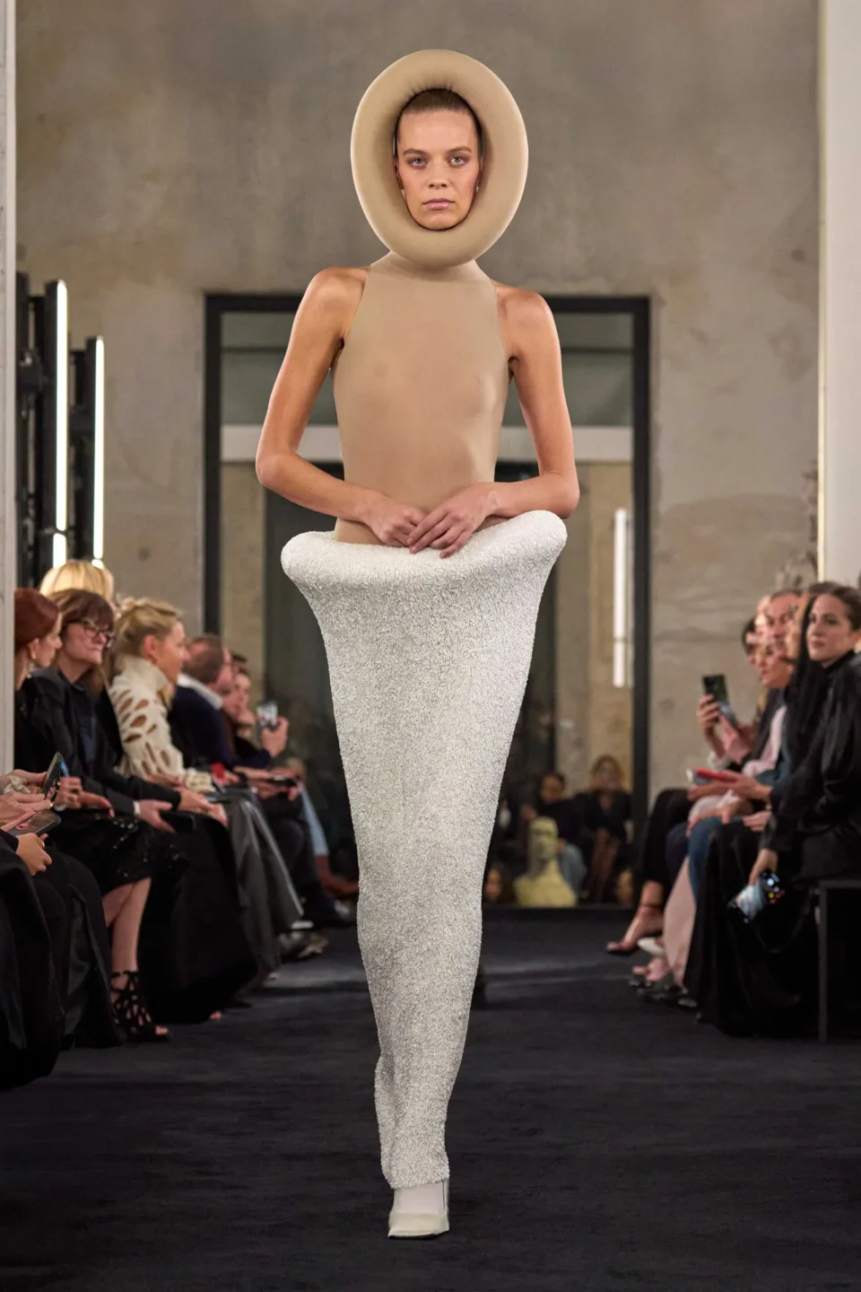 00043-alaia-fall-2025-ready-to-wear-credit-brand