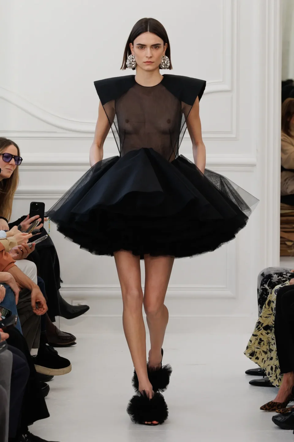 00043-givenchy-fall-2025-ready-to-wear-credit-brand
