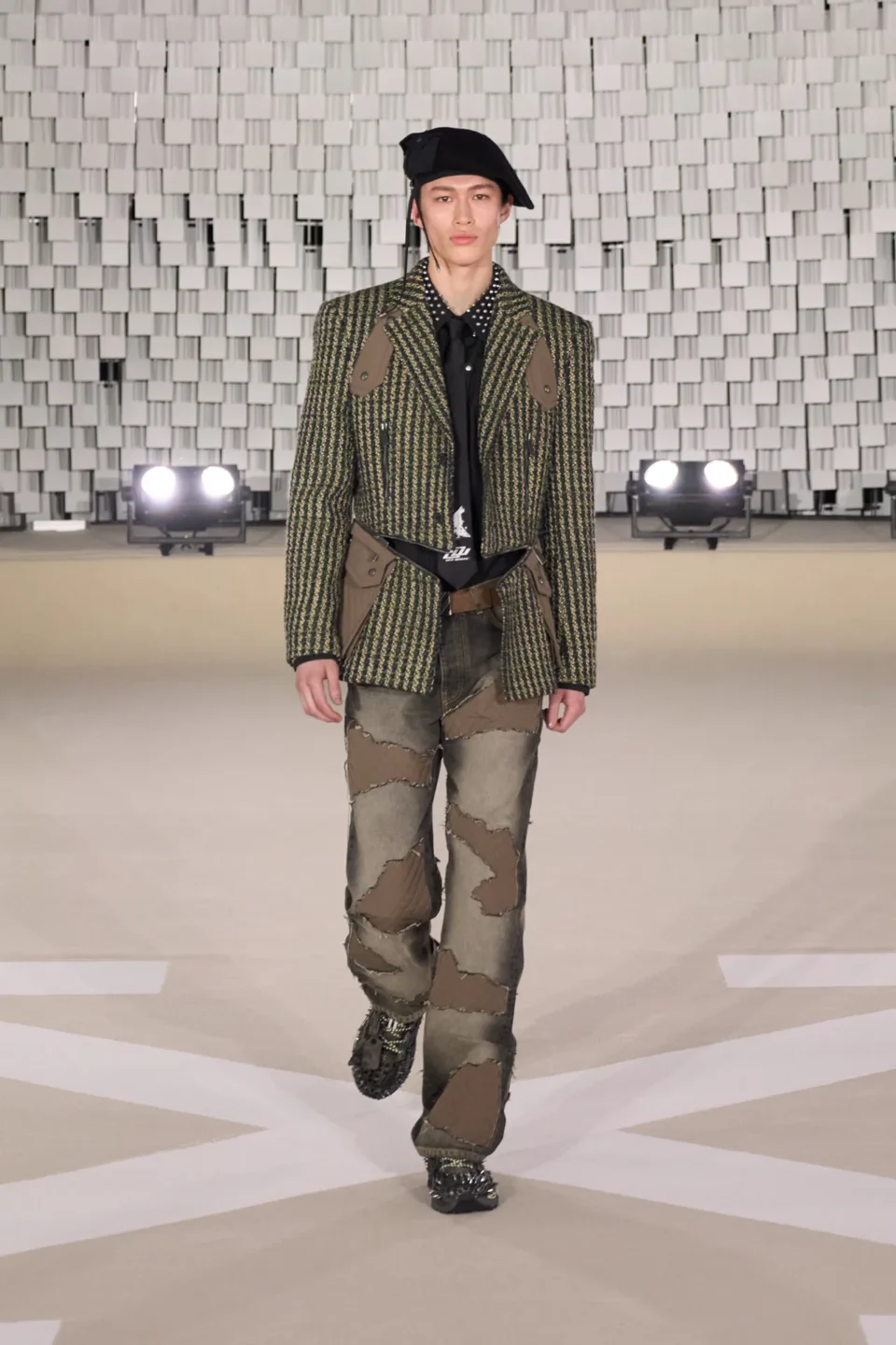 00043-off-white-fall-2025-ready-to-wear-credit-gorunway