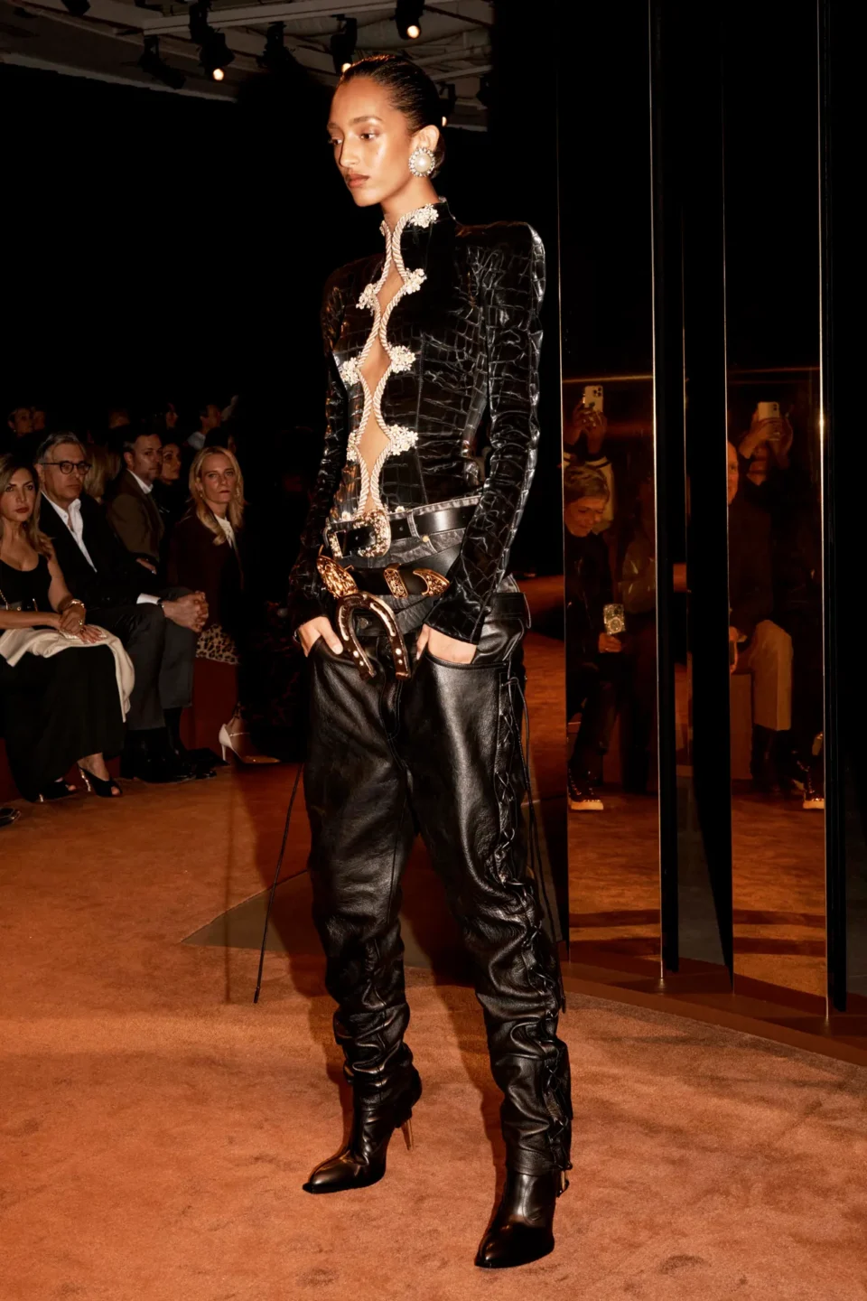 00043-schiaparelli-fall-2025-ready-to-wear-courtesy-of-schiaparelli (1)