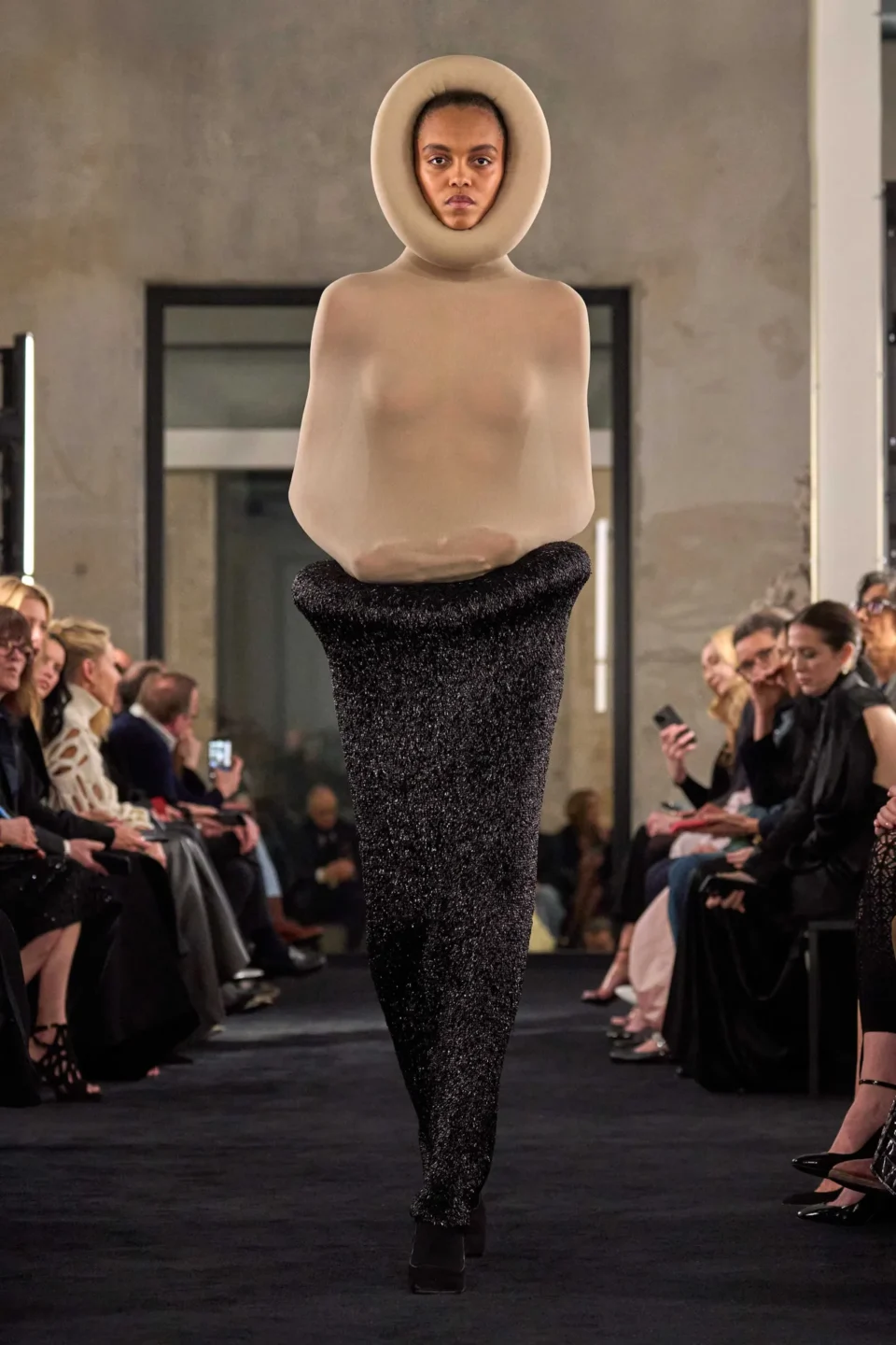 00044-alaia-fall-2025-ready-to-wear-credit-brand