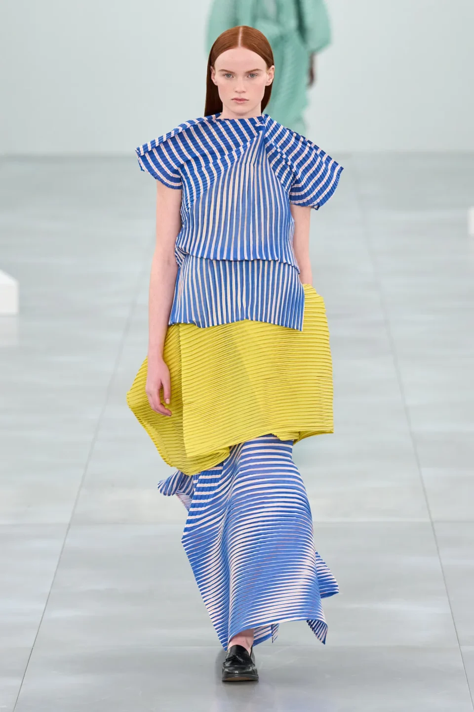 00044-issey-miyake-fall-2025-ready-to-wear-credit-gorunway