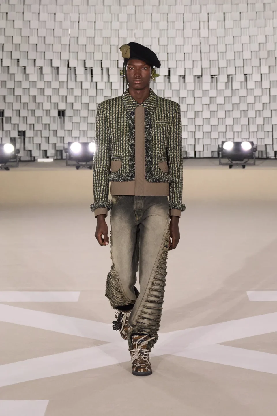 00044-off-white-fall-2025-ready-to-wear-credit-gorunway